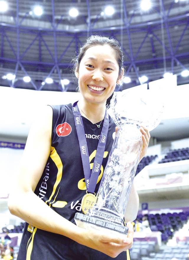 开云体育app-中国女排回归首秀大放异彩，梅西主场球迷高呼名字的简单介绍