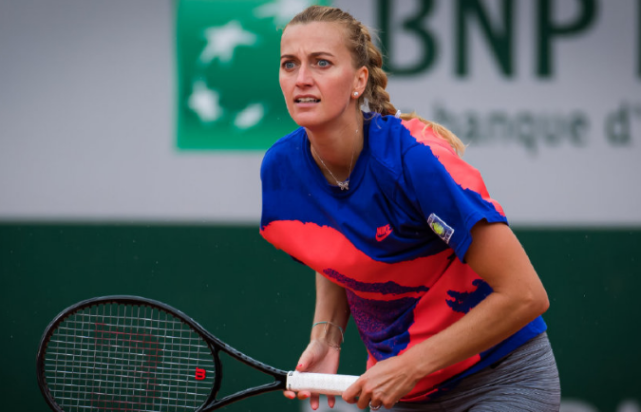 开云体育官网-法国队教练压力巨大！，科维托娃遭遇三持续失利全场沸腾不已(科维托娃发球慢动作)